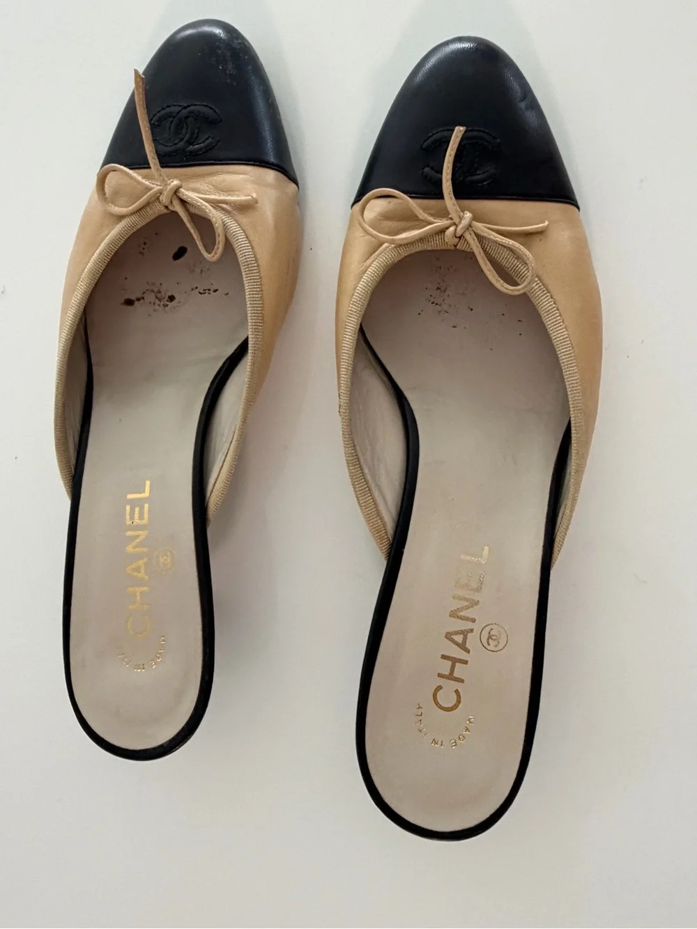 CHANEL Beige and Black Leather Bow-Trim Slip-On Mules
